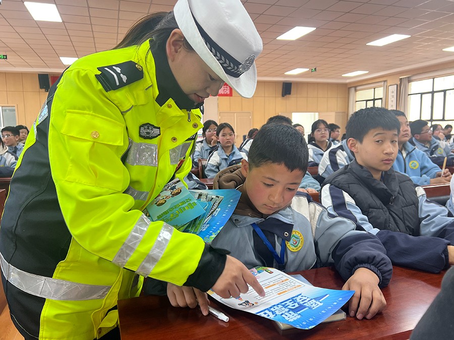 （wEY图片新闻）临潭公安交警开展交通安(38940537)-20250228172419