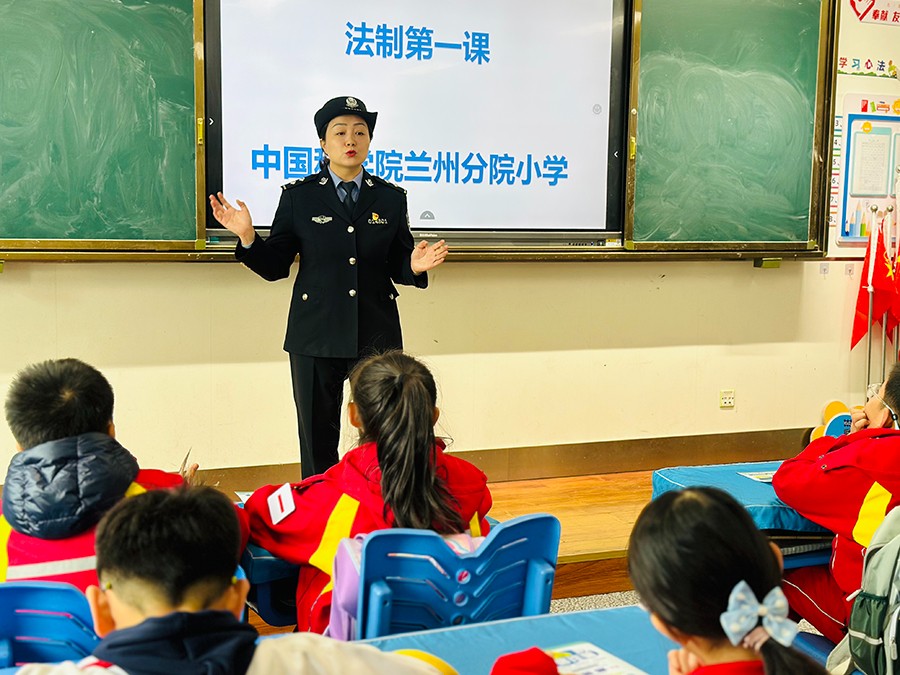 （WAQEY图片新闻）禁毒反电诈宣传进校(38925495)-20250228173108