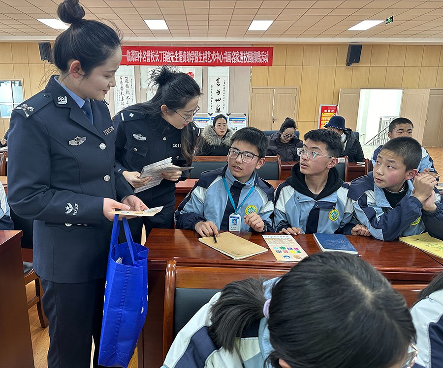 （WAqEY图片新闻）系好人生“防毒扣”(38940572)-20250228173249