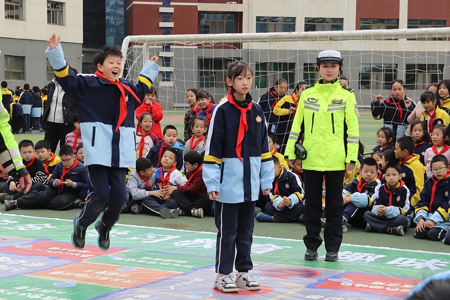 （WAQEＹ图片新闻）护航平安上学路(38967832)-20250303152558