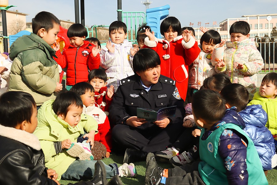 (WAQEY图片新闻)普法助成长(38983118)-20250303154007