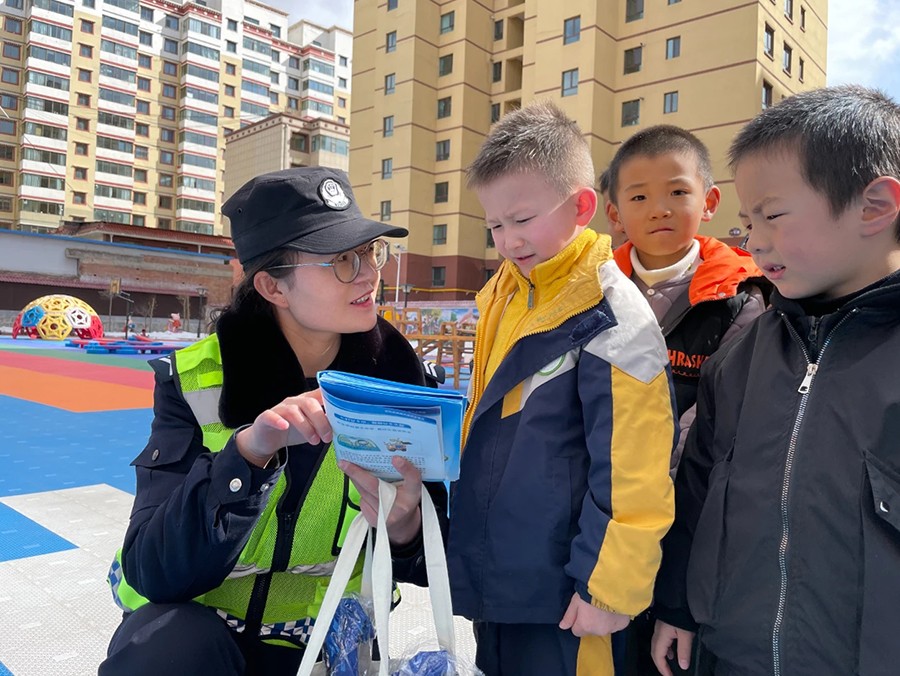 （WAQEY，图片新闻）知危险  会避险(39035825)-20250304153239