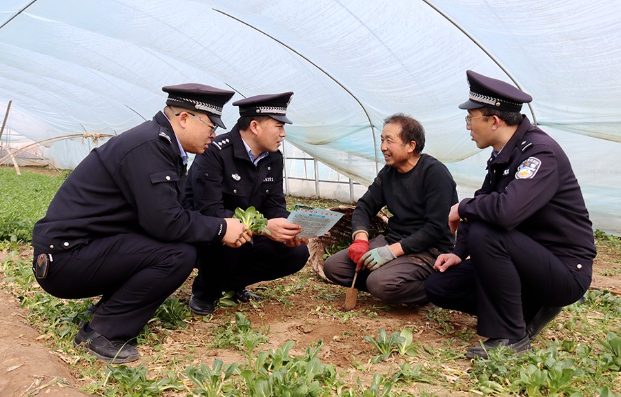 （WAQEＹ图片新闻）春耕时节“警”相随(39044439)-20250305230938