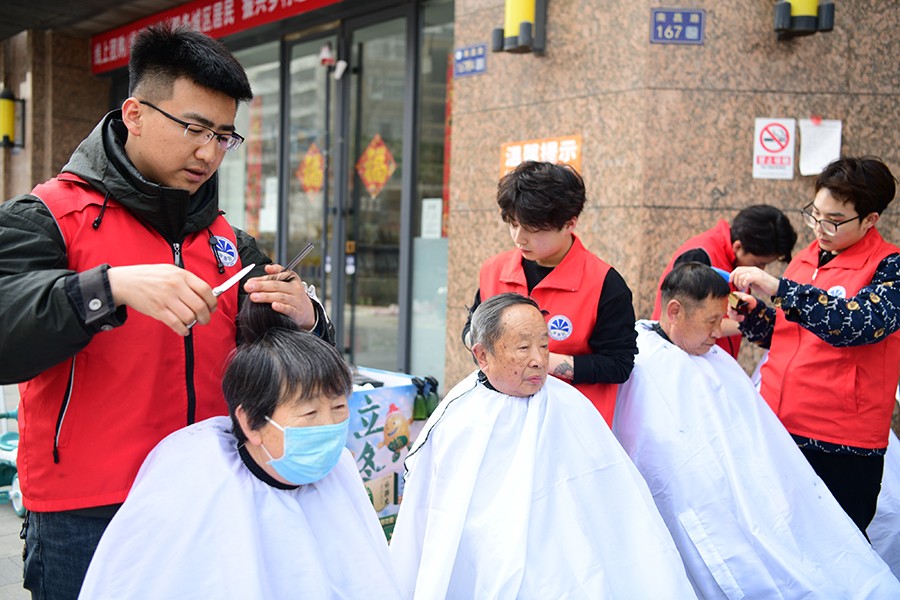 （WAQEY，图片新闻）传承雷锋精神(39075987)-20250306114655