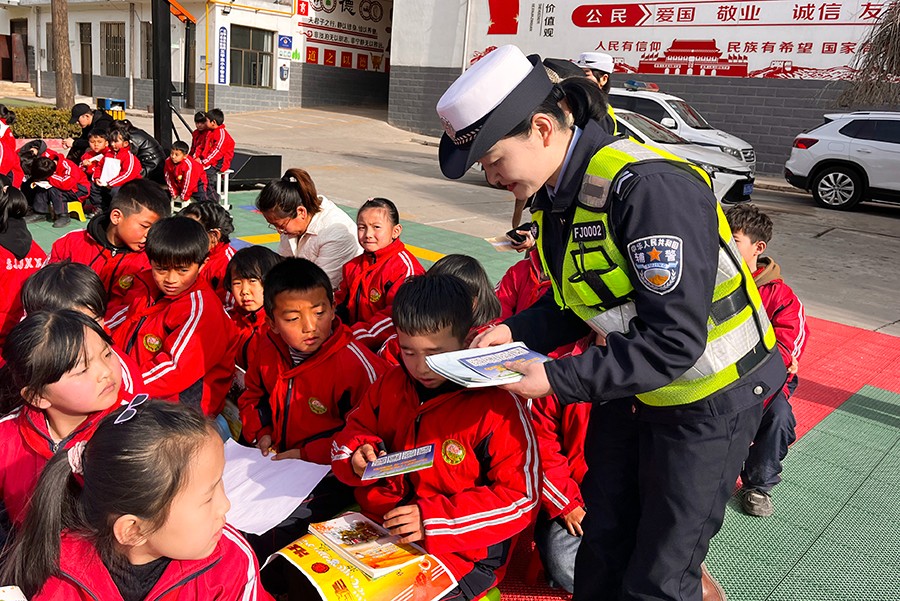 （WAQEY图片新闻）交通安全宣传进校园(39049818)-20250306115209