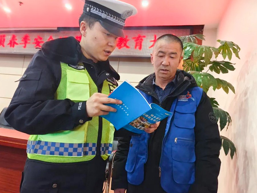 （WAQEY，图片新闻）警企共筑平安路(39080034)-20250306152044