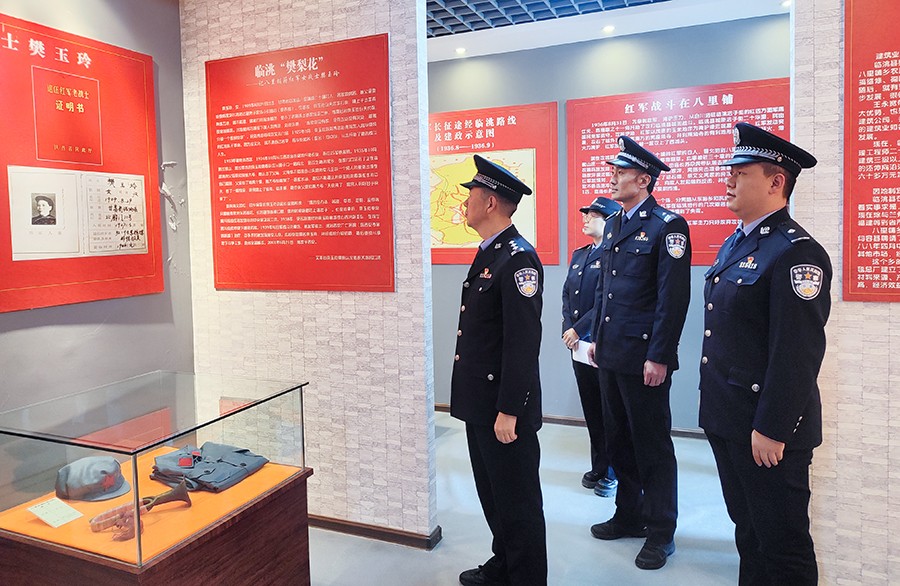 (wAQEＹ图片新闻)重温红色记忆  传(39139545)-20250306160422
