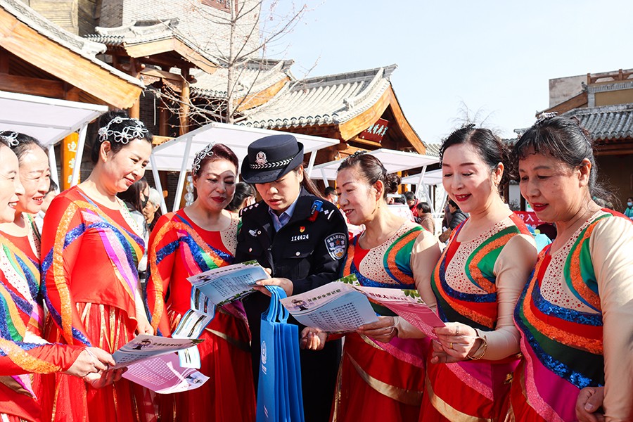 （wAQEＹ图片新闻）陇西公安开展法治宣(39139410)-20250306160711