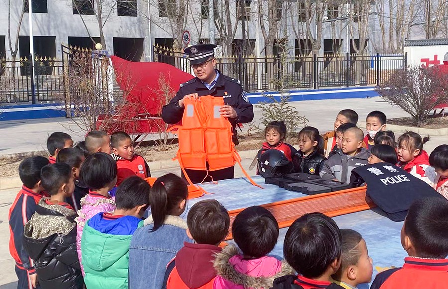 (WQEY图片新闻)萌娃进警营(39175519)-20250307223608