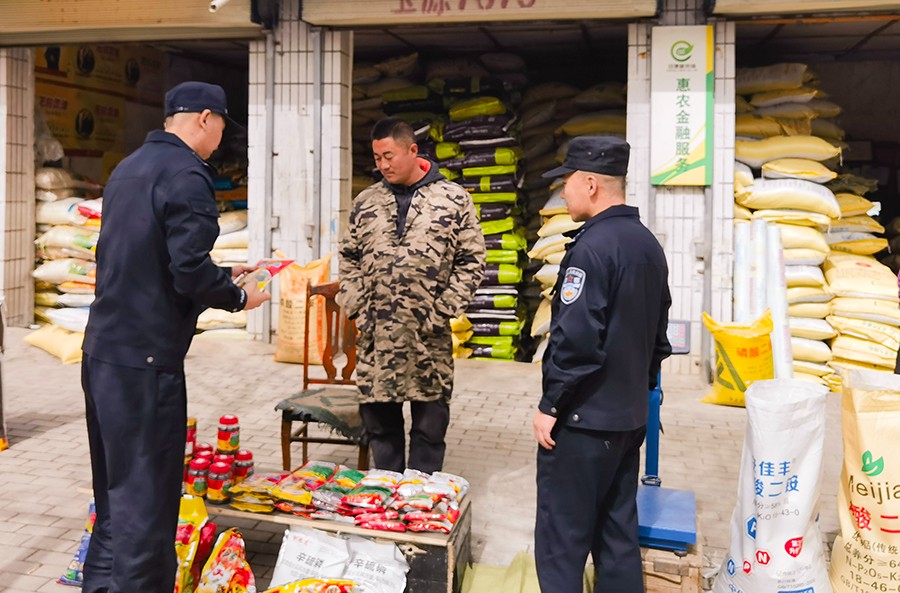 （AqEY，配图）“田间调解”绘就和谐春(39582227)-20250321160652