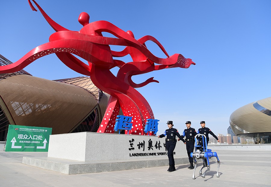 （QyE  组图1）兰州公安“智犬”+“(39657815)-20250324092910