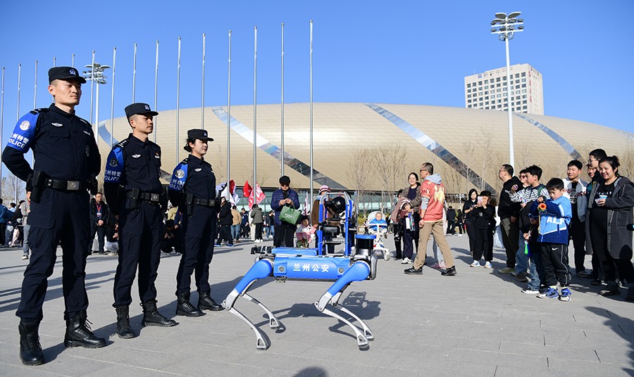 （QyE  组图6）兰州公安“智犬”“智(39657805)-20250324093149