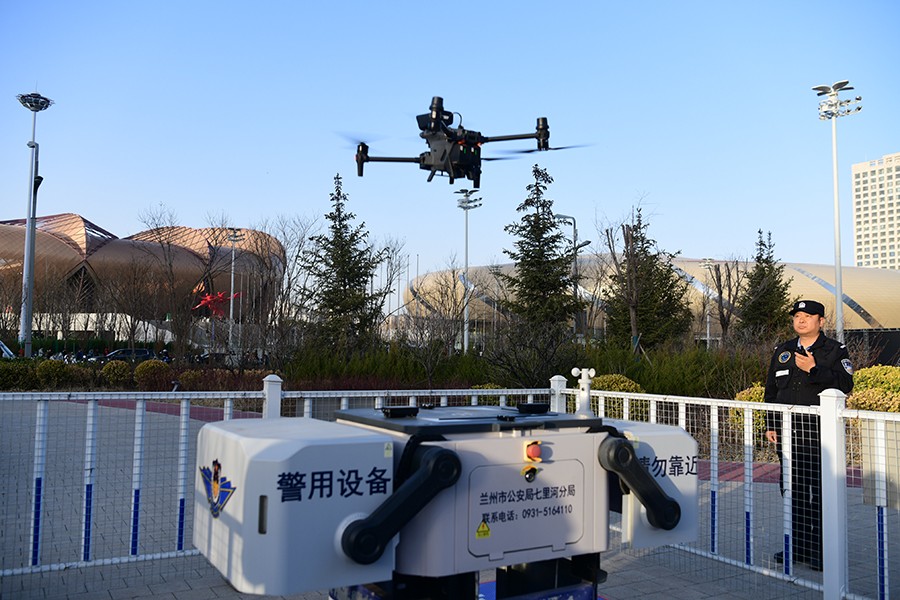（QyE组图5）兰州公安“智犬”“智鹰”(39657802)-20250324093309