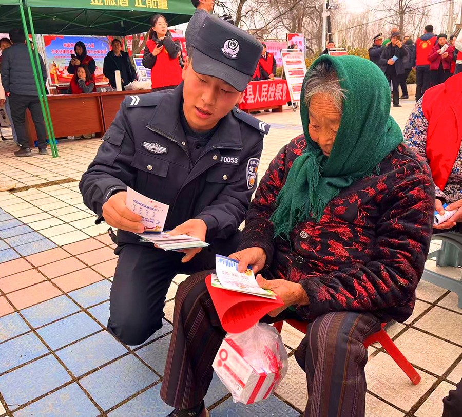 （wAqEＹ图片新闻）民辅警进社区 为老(39695276)-20250325164030