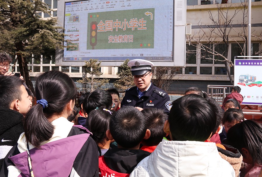 （AqEY，图片新闻）交通安全进校园(39716708)-20250326103657