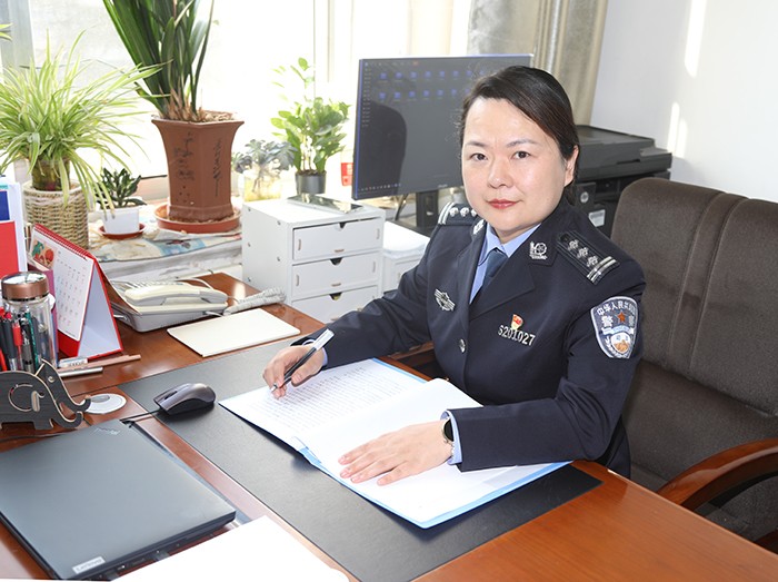 擎旗奋进新时代忠诚履职映初心  ——记全省监狱系统“凝心铸魂楷模”党林娟