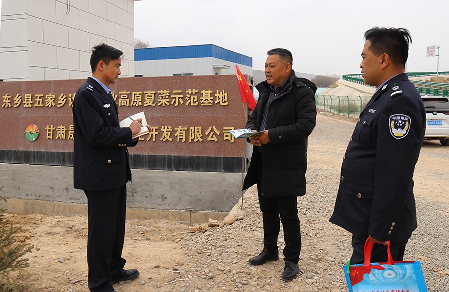（QＹE图片新闻）问需于企开展法治宣传(39804371)-20250331170630