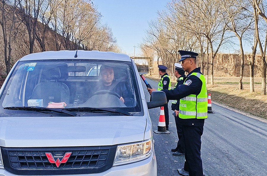 (WAqEY图片新闻)陇西公安交警开展交(39819814)-20250401104955
