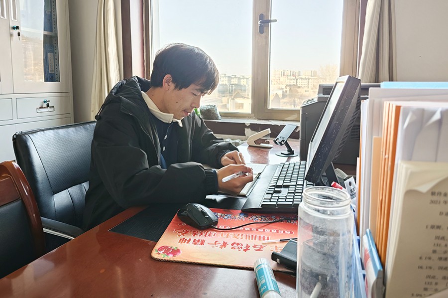 （QEＹ报效祖国 建功西部  配图1）用(39851490)-20250401165806