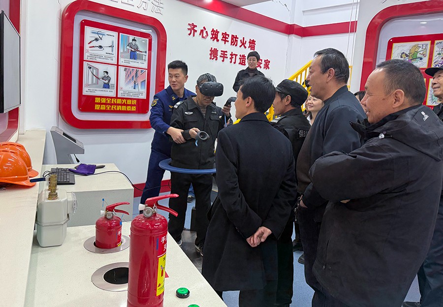 （AQEY图片新闻）零距离感受消防(39857154)-20250402100815