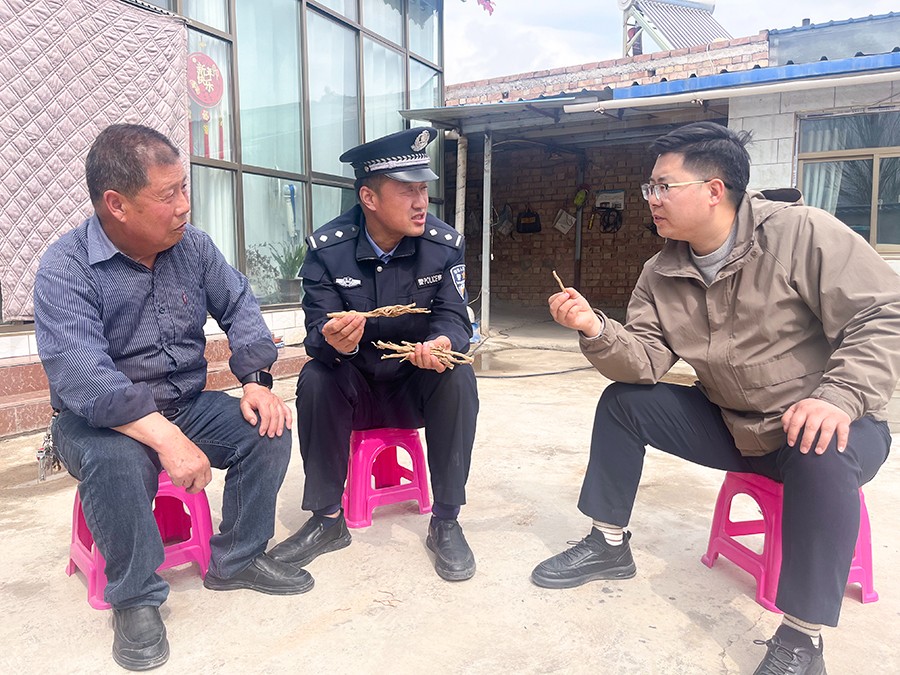 （wAQEY图片新闻）“社区警校”搬进农(39860738)-20250402104812