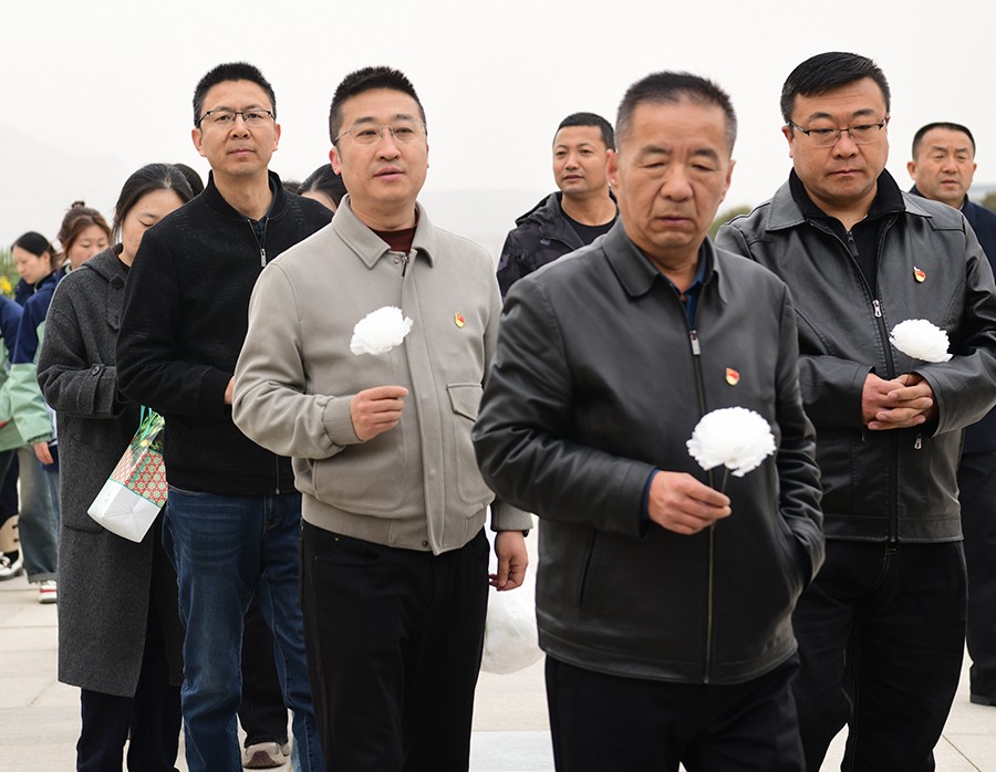 （WAQEＹ组图3）兰州各界深切缅怀革命(39888636)-20250403095637