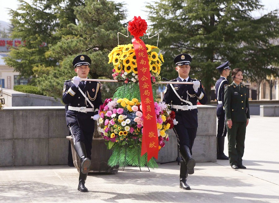 （WAqYE配图）陇南公安开展清明祭奠英(39927278)-20250407150002