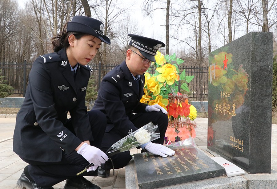 (wAQEＹ图片新闻)渭源公安开展清明祭(39927264)-20250407155244
