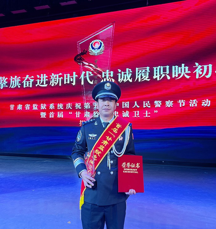 （AQYE，大墙内外612期 配图）坚守(39924140)-20250408172229