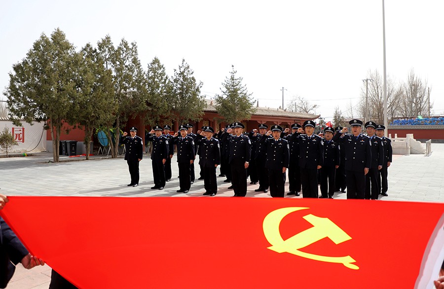 （QYE  大墙内外图片新闻）清明祭英烈(39925106)-20250408172650