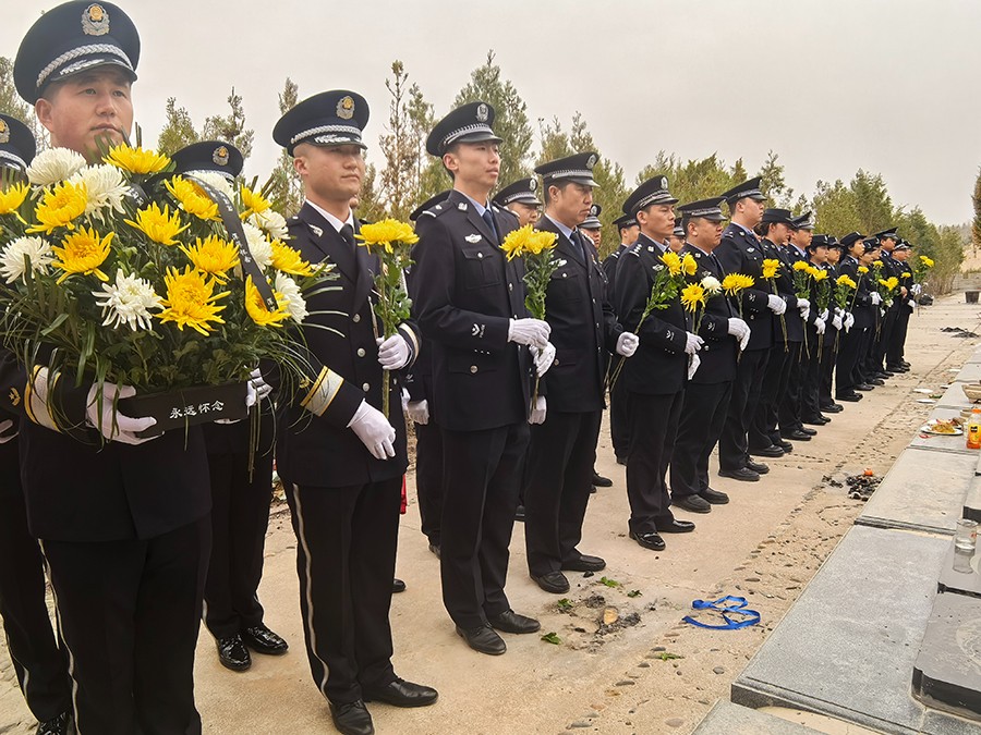 （QYE 大墙内外图片新闻）清明祭英烈 (39925067)-20250408172856