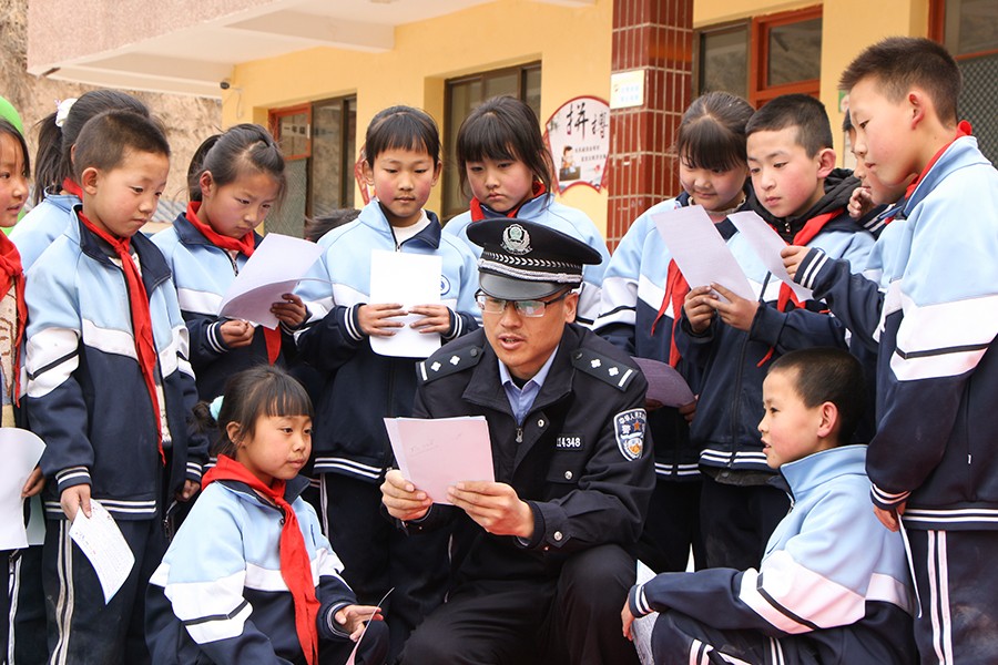 (wAQEY图片新闻)法治教育进校园(39995353)-20250409150931