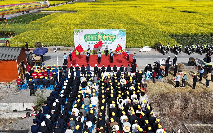 （QEＹ记者参会 配图）全省交通安全巡回(40040924)-20250411092318