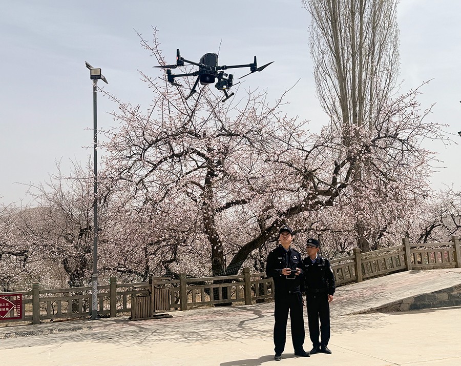 （AQEY，配图）“警察蓝”护航“杏花红(40040907)-20250411094704