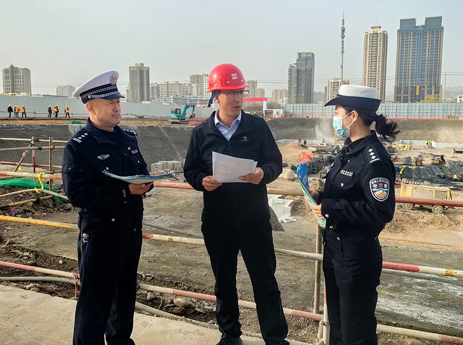 （AQEY，图片新闻）安宁交警开展交通安(40047604)-20250411095408