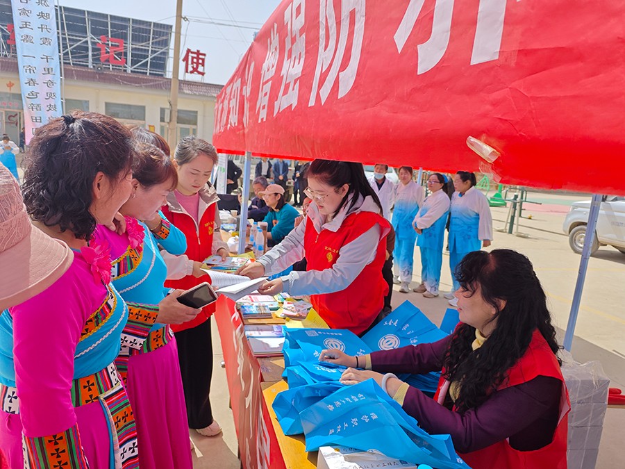 （AQEY，图片新闻）春暖赏花处  普法(40040864)-20250411102816