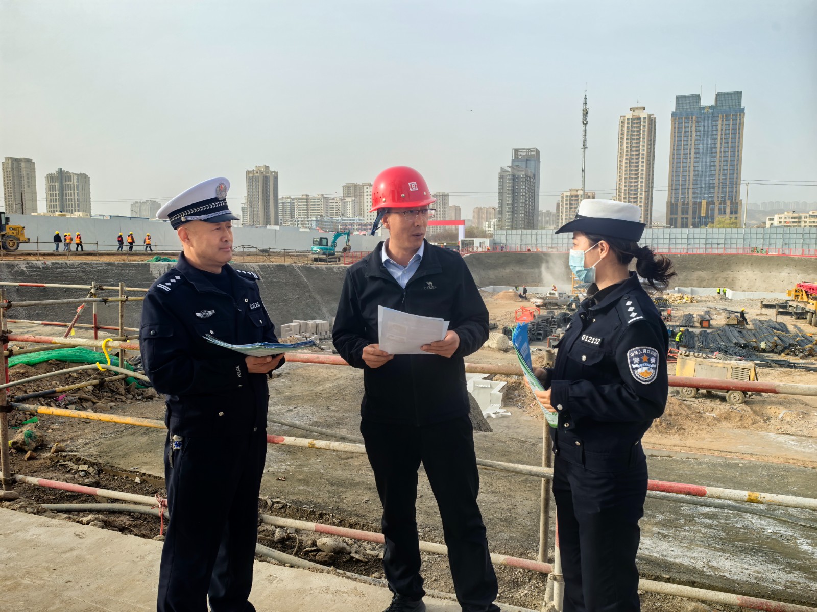 （WAQEY，图片新闻）安宁交警开展交通(40065002)-20250413165501