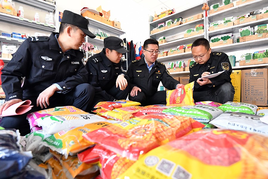 （WAqEY，图片新闻）临泽公安开展农资(40037746)-20250413170014