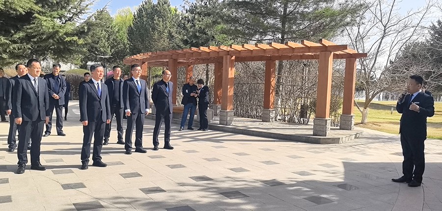 （QYE，大墙内外613期  头题 配图(40064905)-20250414144206