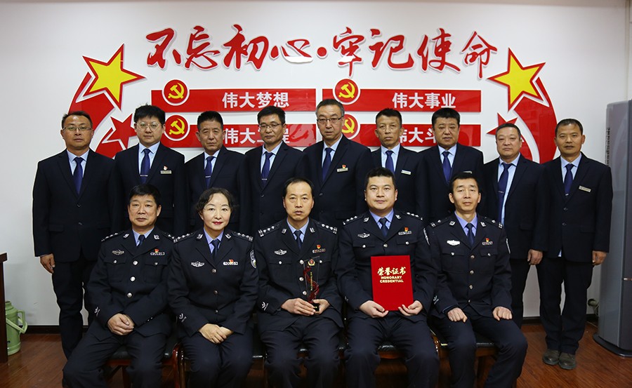 （QYE，大墙内外613期 配图）为平安(40065537)-20250414144926