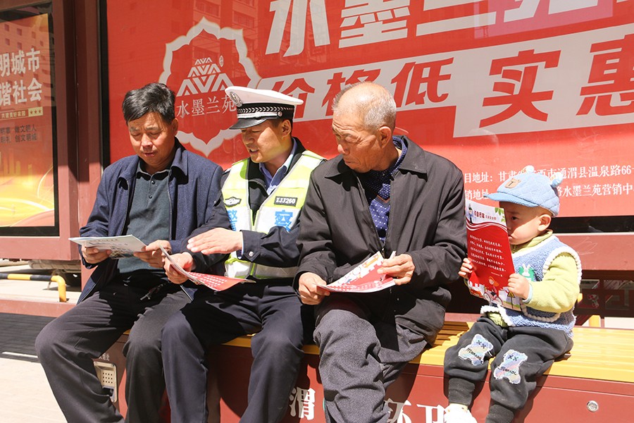 （WAQEY图片新闻）“一老一小”同守护(40088834)-20250415100613