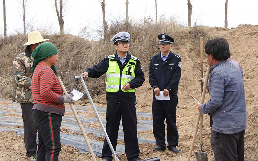 （AWEQＹ图片新闻）田间地头话安全(40085117)-20250415103415
