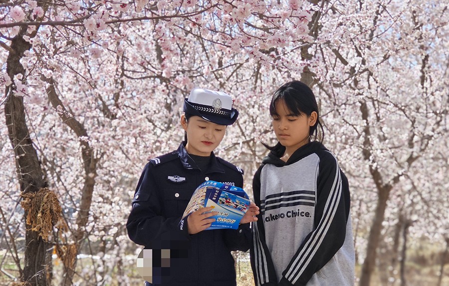 （WAQEY图片新闻）美丽乡村行  守护(40098776)-20250415105115