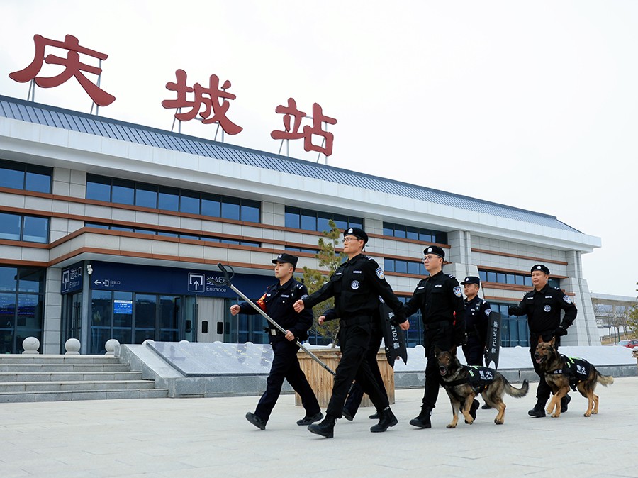 （wAQEY配图）让群众感受到安全就在身(40094407)-20250416152826