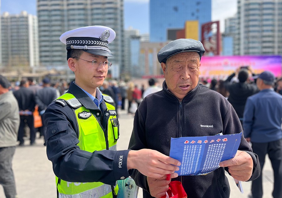 (wAQEY图片新闻)陇西交警开展交通安(40146277)-20250416160152