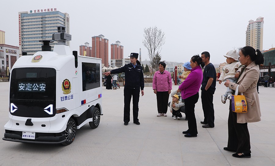 （WAQEＹ图片新闻）智能巡逻车亮相安定(40183466)-20250418161120