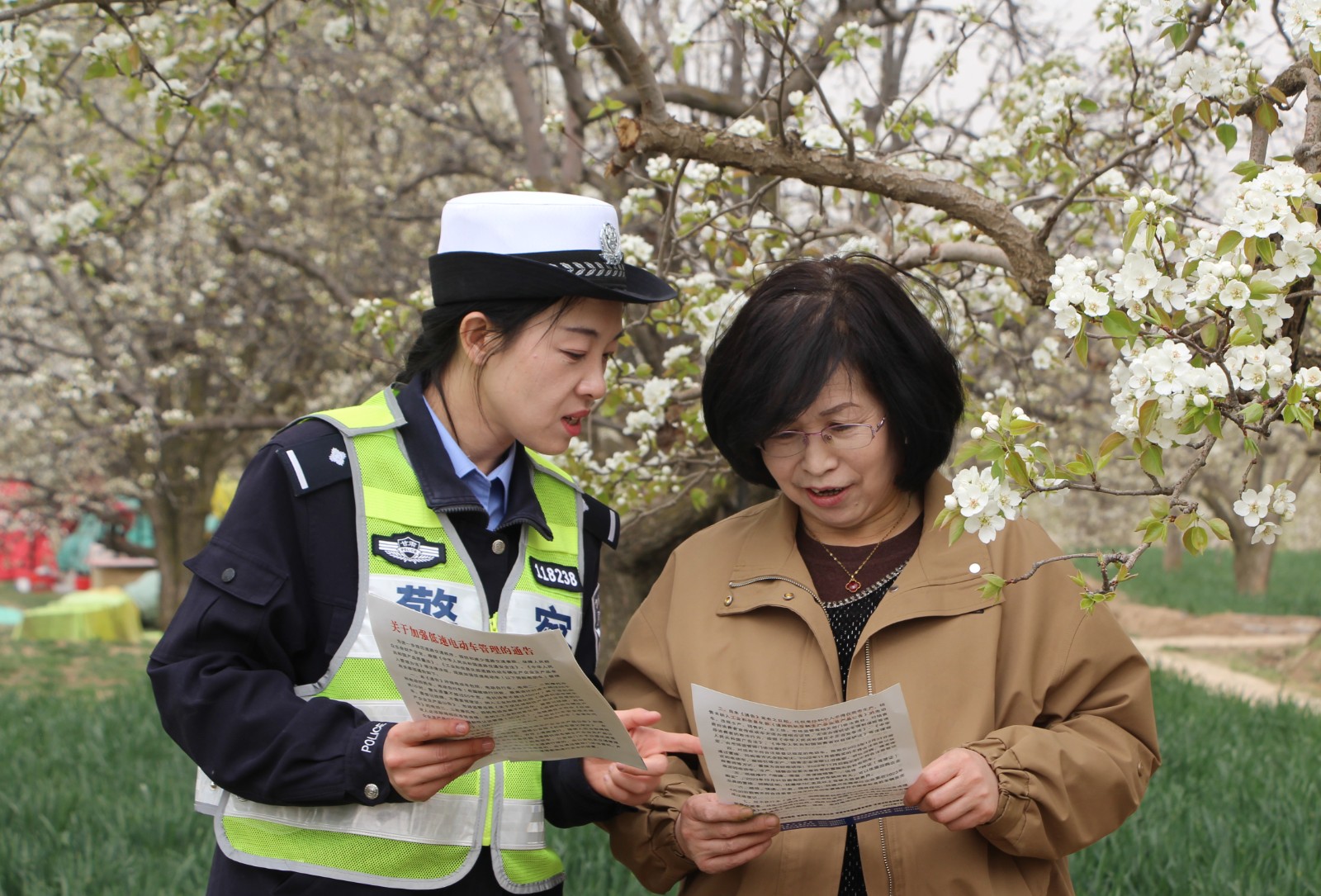 （WEqY图片新闻）临洮公安交通安全宣传(40230623)-20250420141127