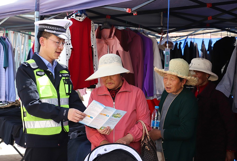 （WAqEＹ图片新闻）陇西公安开展交通安(40233696)-20250421150435