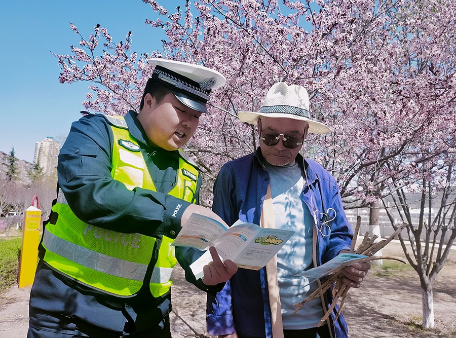（WAqEY图片新闻）陇西公安交通安全宣(40284445)-20250422151448