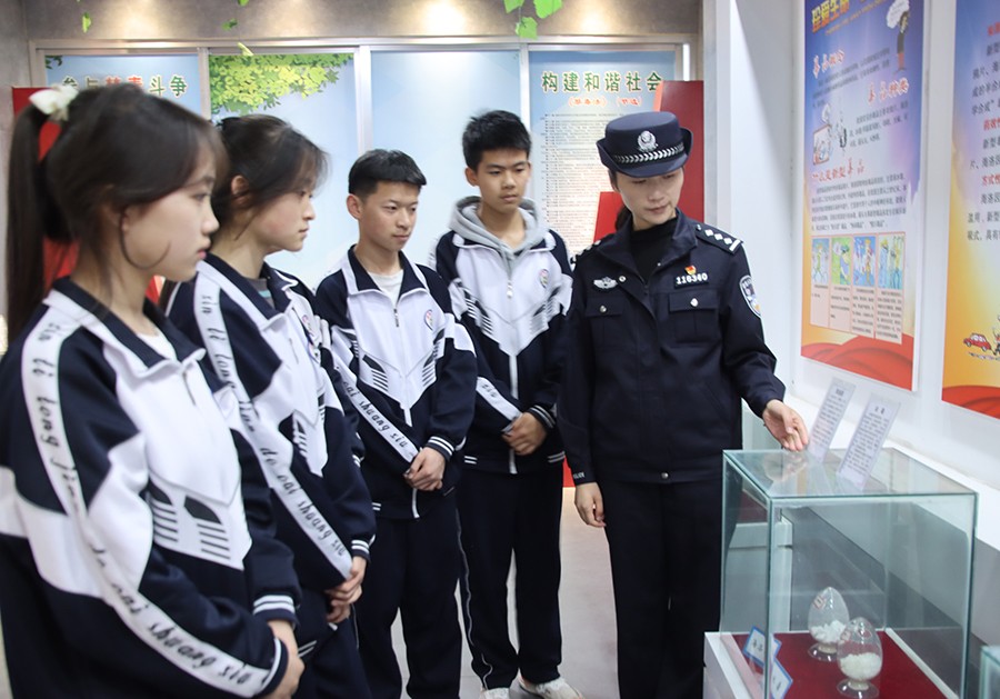 （wAqEY，图片新闻）参观禁毒教育基地(40326256)-20250423164144